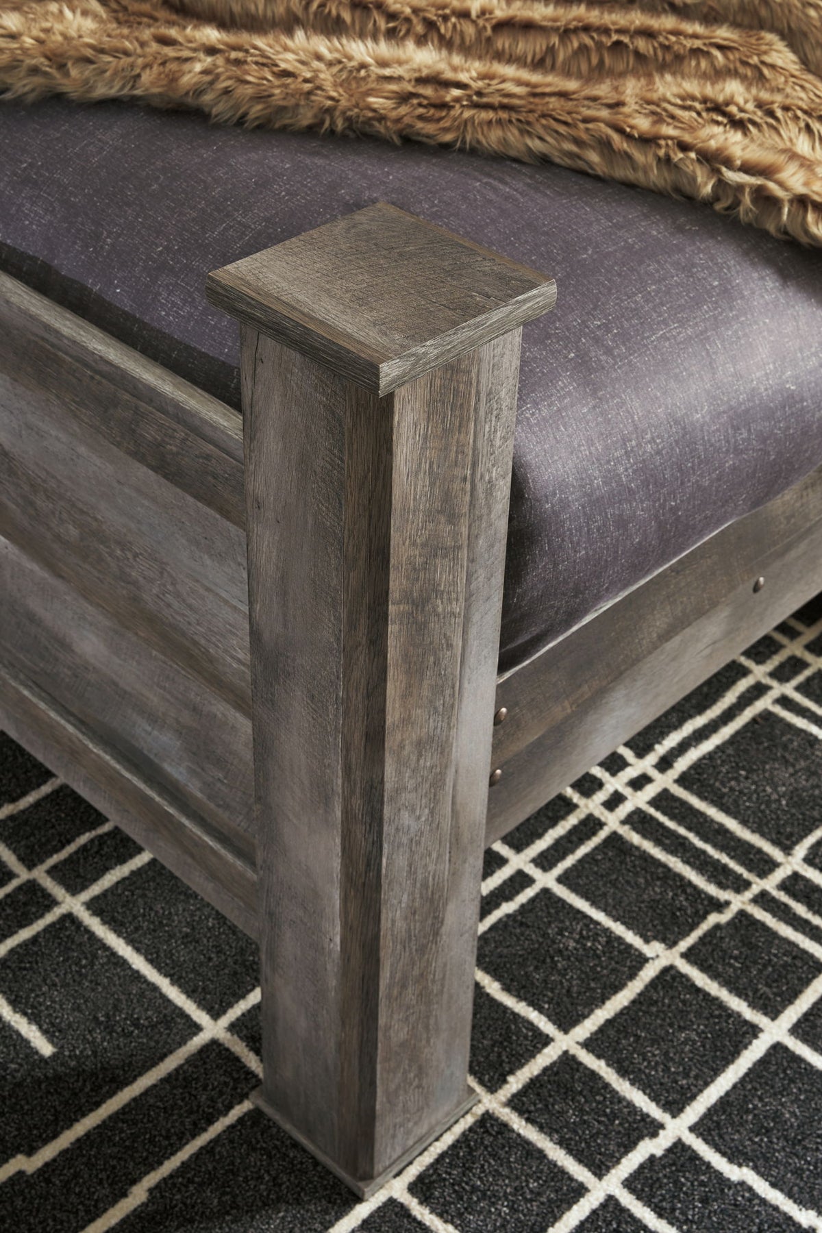 Wynnlow - Poster Bedroom Set - R&R Furniture Gallery (Fountain Valley, CA)