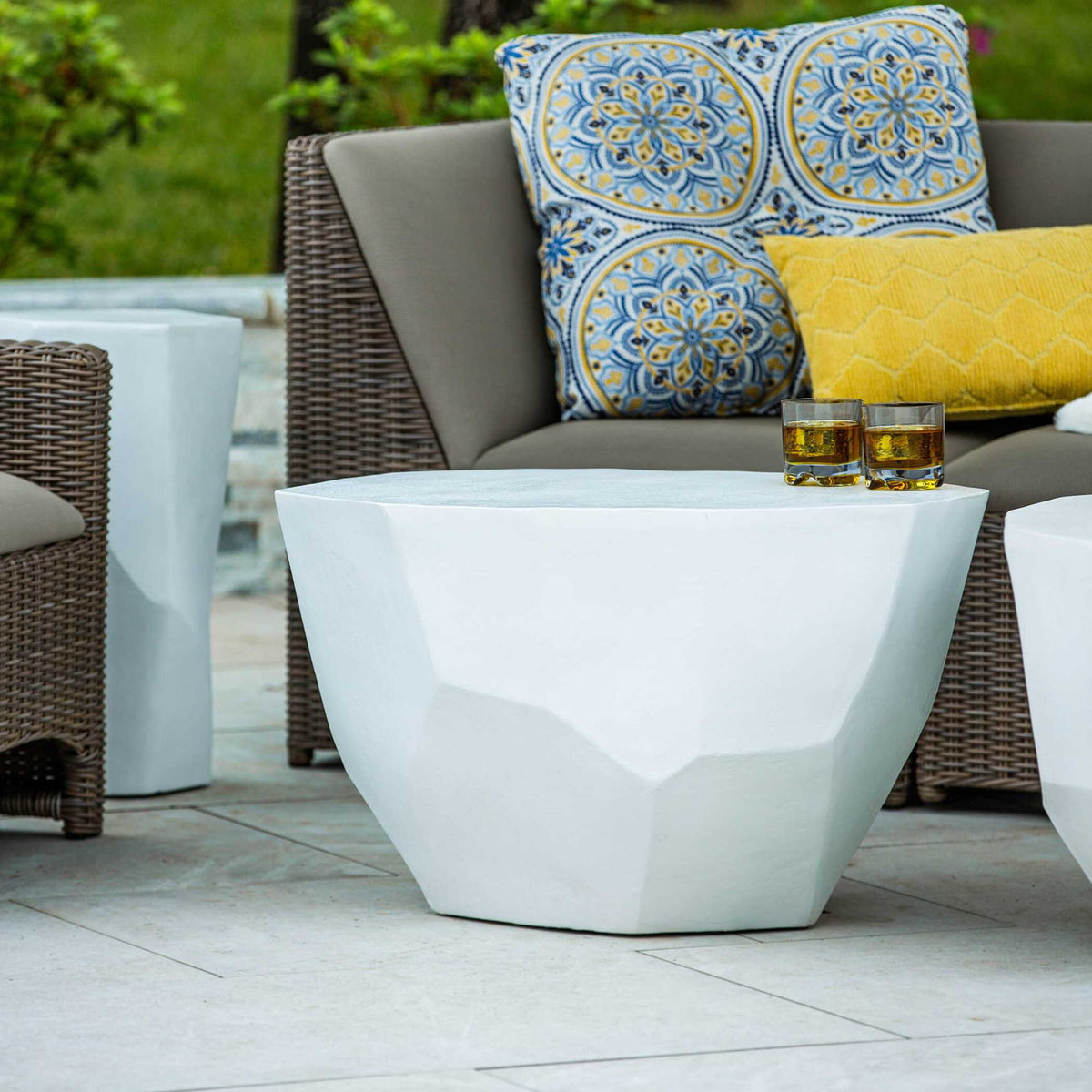 Cathenna - Medium Coffee Table