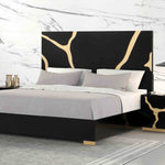 Goldsberg - E.King Bed w/ Gold Trim, Black/Gold