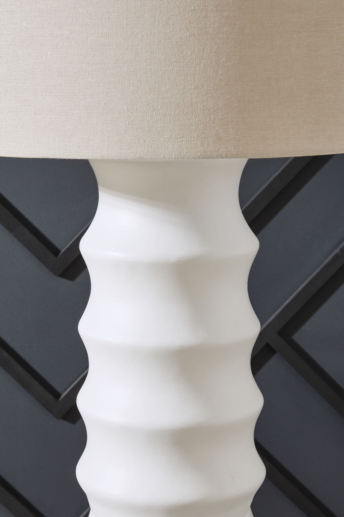 Veraleigh - Poly Lamp - R&R Furniture Gallery (Fountain Valley, CA)