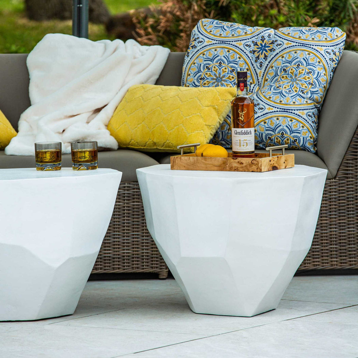 Cathenna - Medium Coffee Table