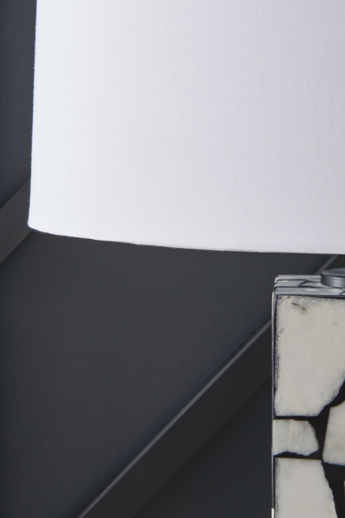 Macaria - Marble Table Lamp - White / Black - R&R Furniture Gallery (Fountain Valley, CA)
