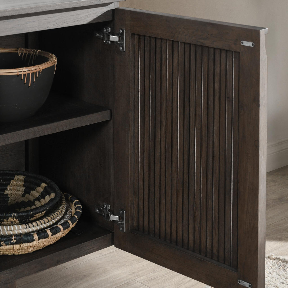 Roya - Cabinet