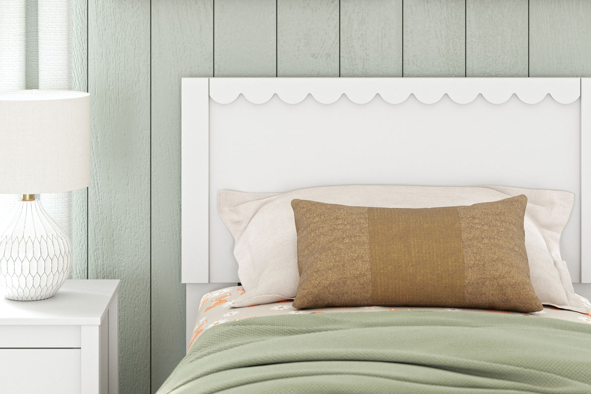 Hallityn - Panel Platform Bed - R&R Furniture Gallery (Fountain Valley, CA)