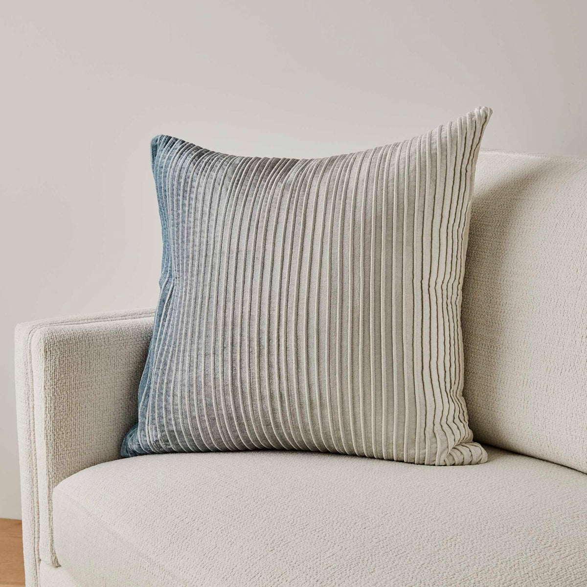 Fade Out - Velvet Pillow - Blue