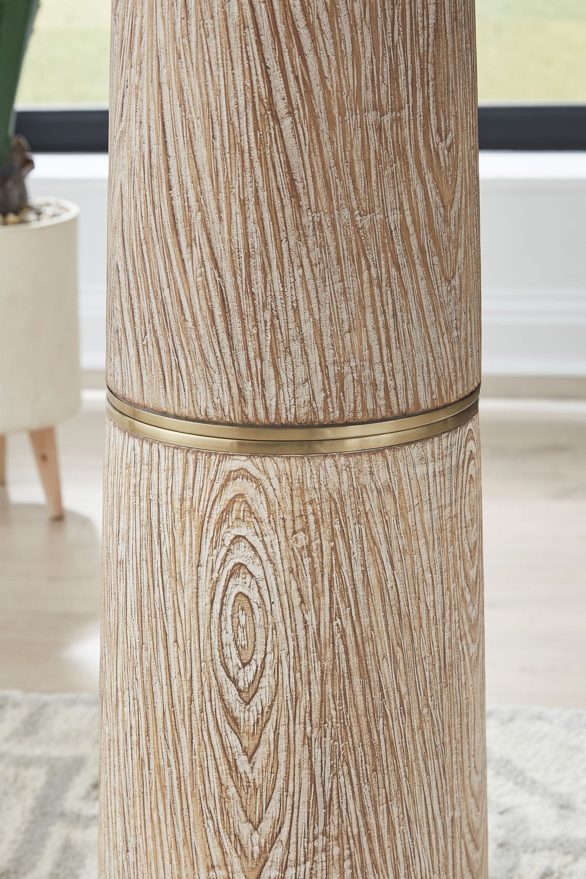 Gasparleigh - Poly Floor Lamp - Brown / Gold Finish - R&R Furniture Gallery (Fountain Valley, CA)