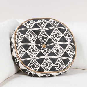 Nubia - 22" x 22" Pillow - Black / White