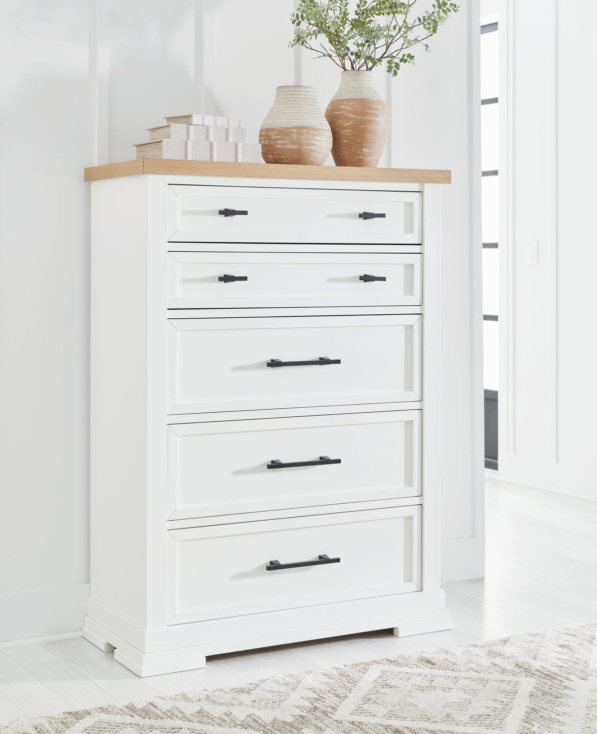 Ashbryn - Five Drawer Chest - White / Natural - R&R Furniture Gallery (Fountain Valley, CA)
