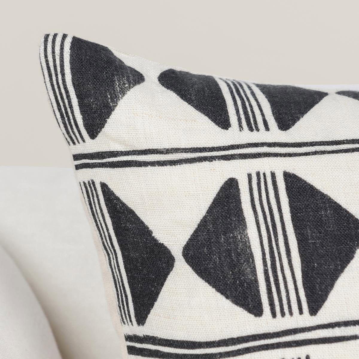 Nubia - 22" x 22" Pillow - Black / White