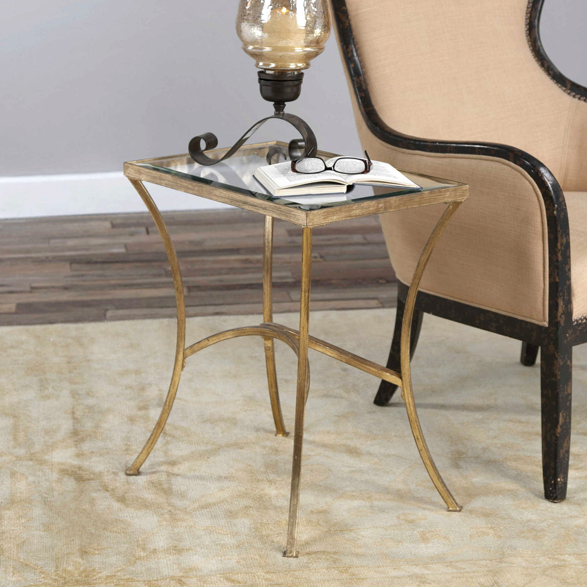 Alayna - Table