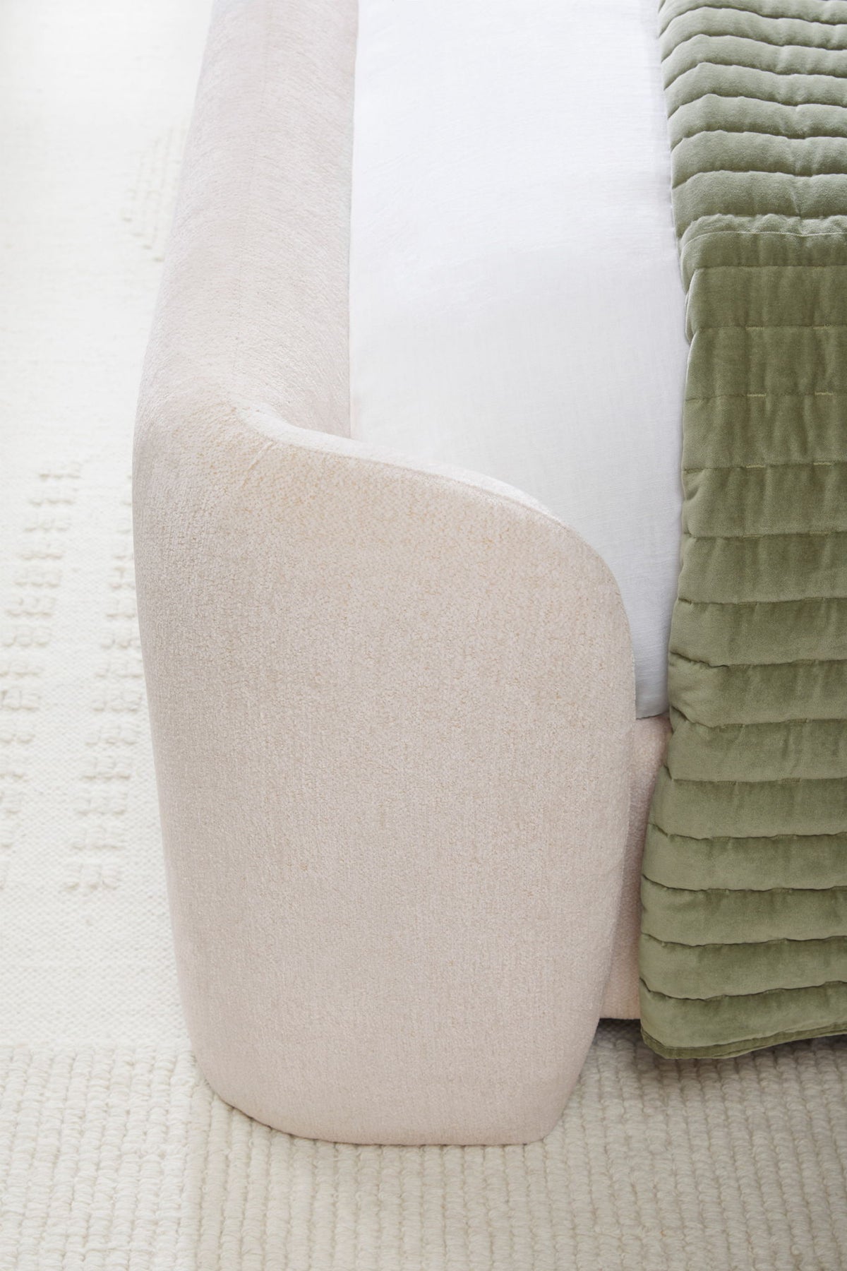 Shiloh - Wingback Upholstered Bed