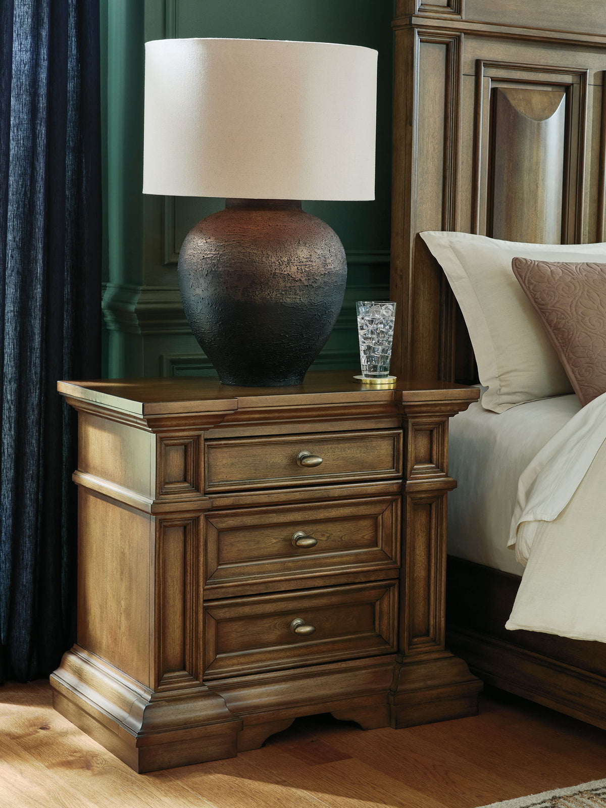 Frantanna - Three Drawer Night Stand - Brown - R&R Furniture Gallery (Fountain Valley, CA)