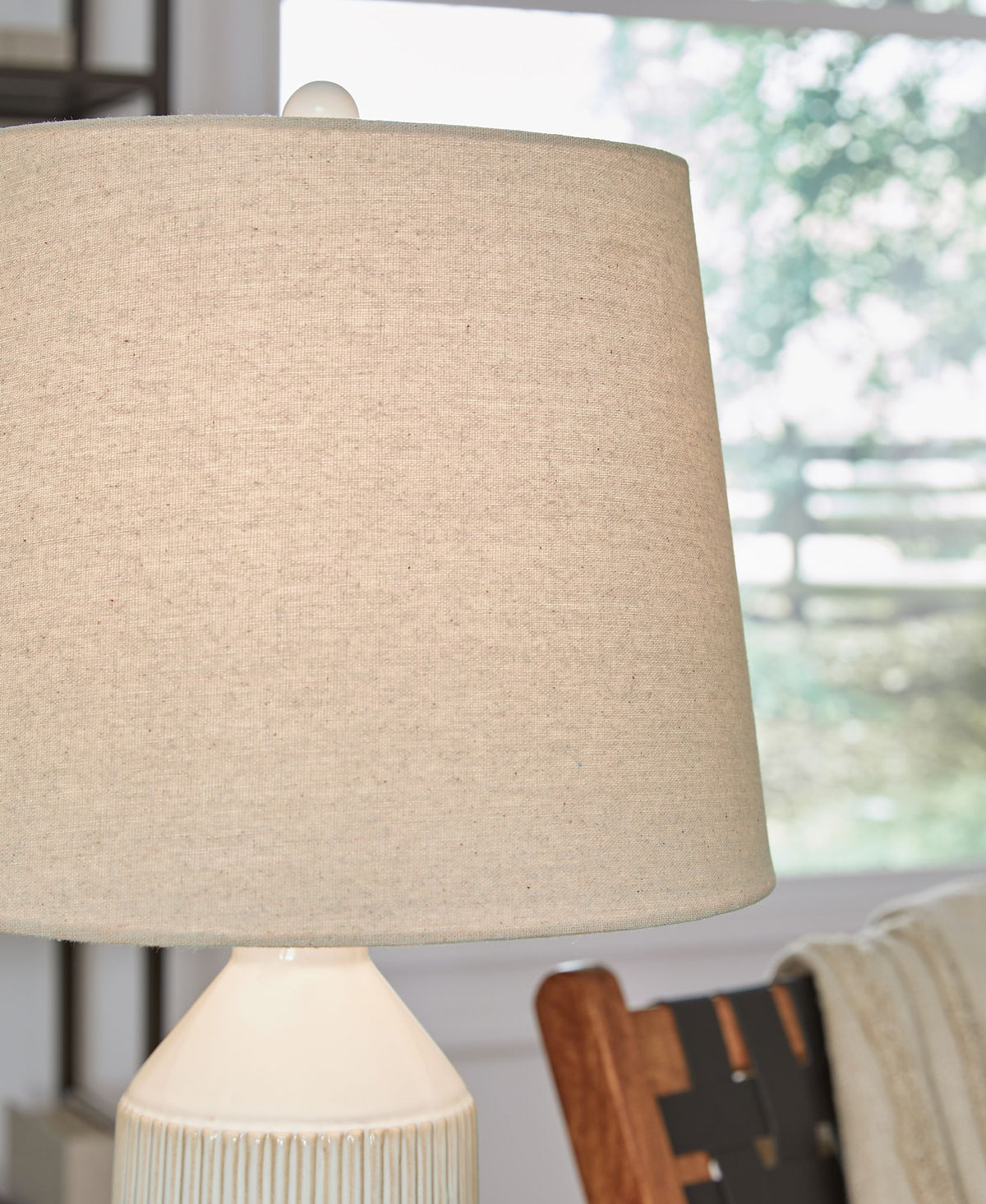 Willport - Ceramic Table Lamp (Set of 2) - Off White - R&R Furniture Gallery (Fountain Valley, CA)