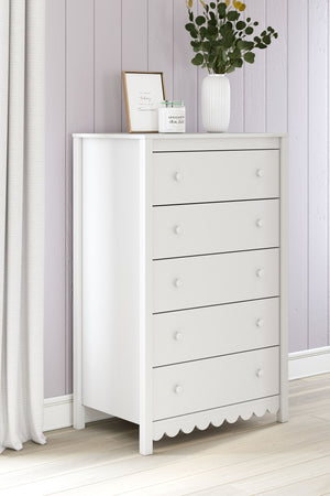 Hallityn - Five Drawer Chest - White - R&R Furniture Gallery (Fountain Valley, CA)
