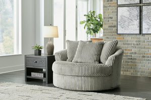 Lindyn - Oversized Swivel Accent Chair - R&R Furniture Gallery (Fountain Valley, CA)