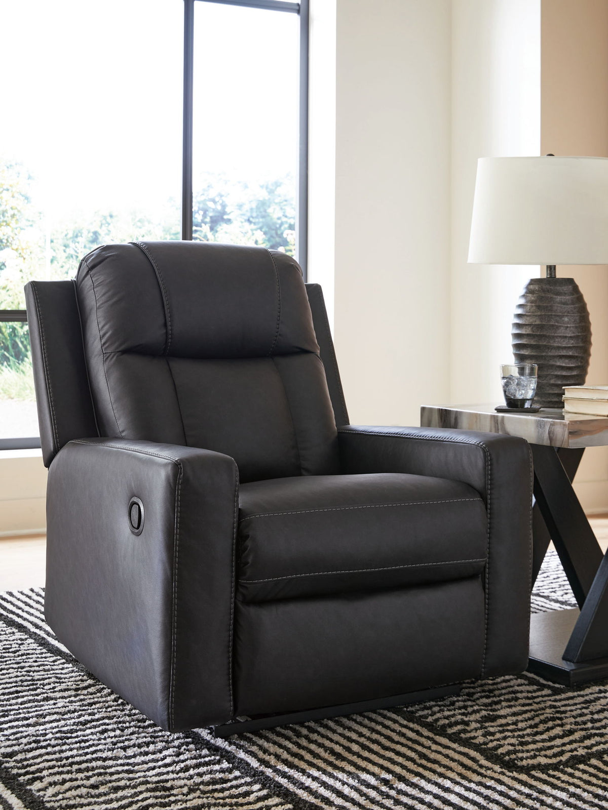 Mackmenville - Zero Wall Recliner - R&R Furniture Gallery (Fountain Valley, CA)