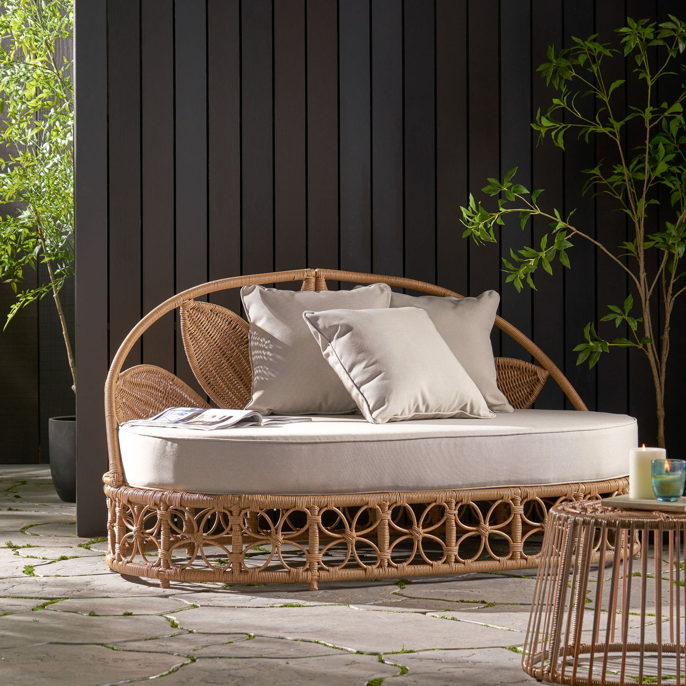 Outdoor > Daybeds