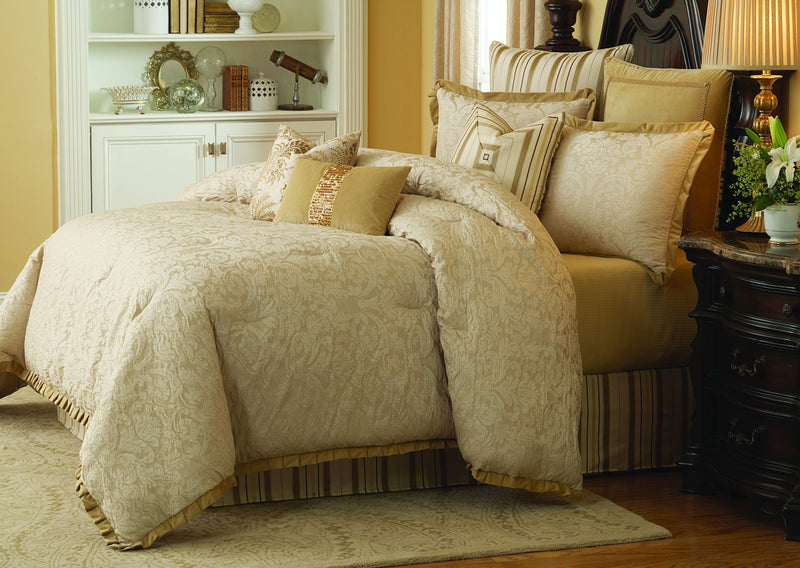 Carlton - Comforter Set - R&R Furniture Gallery (Fountain Valley, CA)