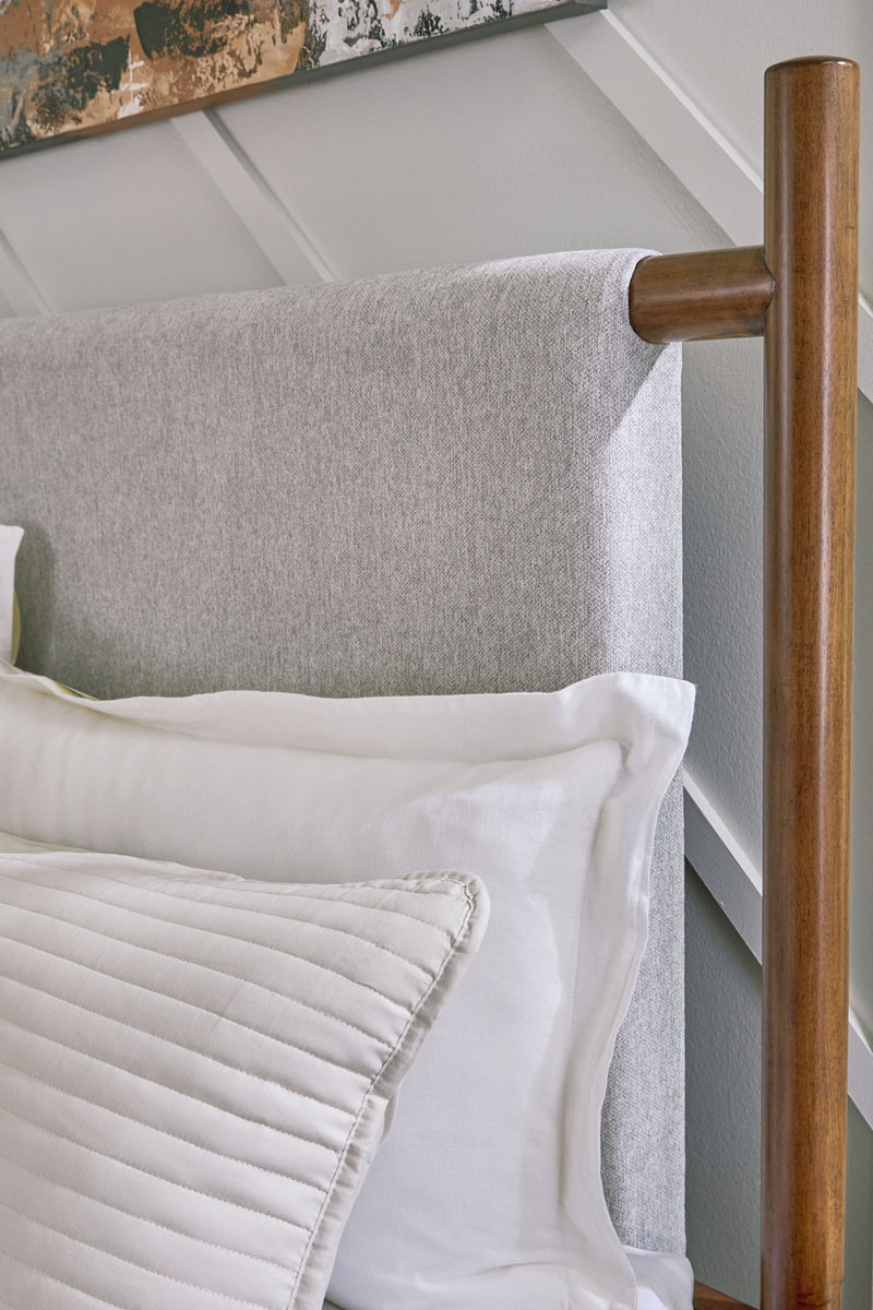 Lyncott - Upholstered Bed - R&R Furniture Gallery (Fountain Valley, CA)