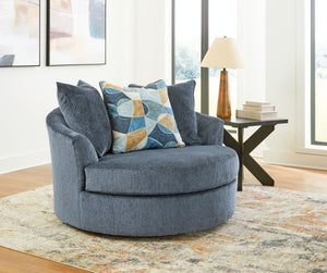 Maxon Place - Oversized Swivel Accent Chair - R&R Furniture Gallery (Fountain Valley, CA)