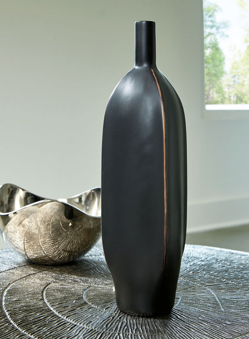 Rhaveney - Vase - Medium - R&R Furniture Gallery (Fountain Valley, CA)