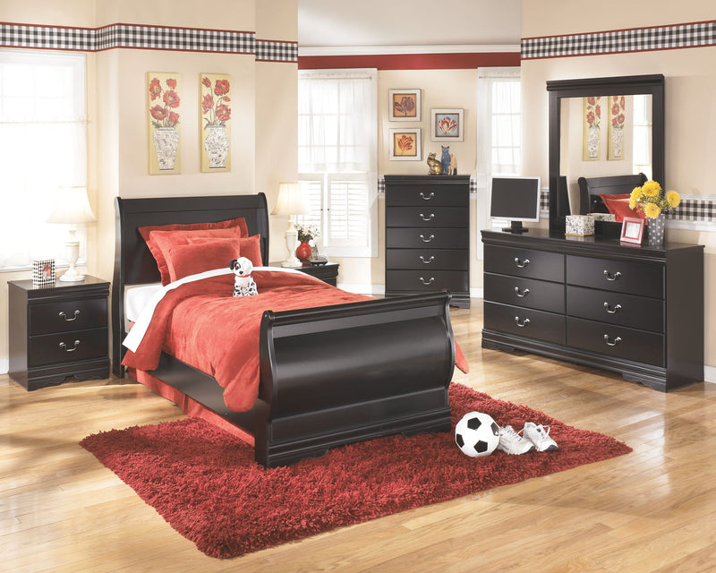 Huey Vineyard - Five Drawer Chest - Black - R&R Furniture Gallery (Fountain Valley, CA)