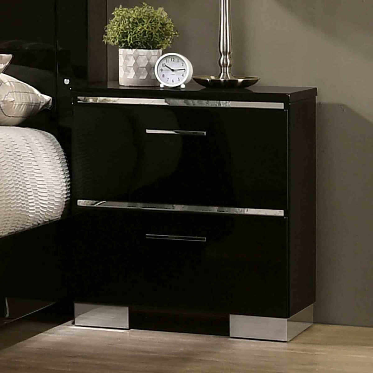 Carlie - Nightstand w/ USB, Black