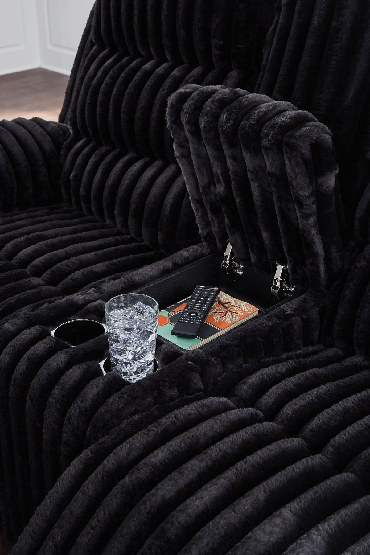 Rhine Falls - Double Reclining Power Loveseat With Console - Onyx - R&R Furniture Gallery (Fountain Valley, CA)