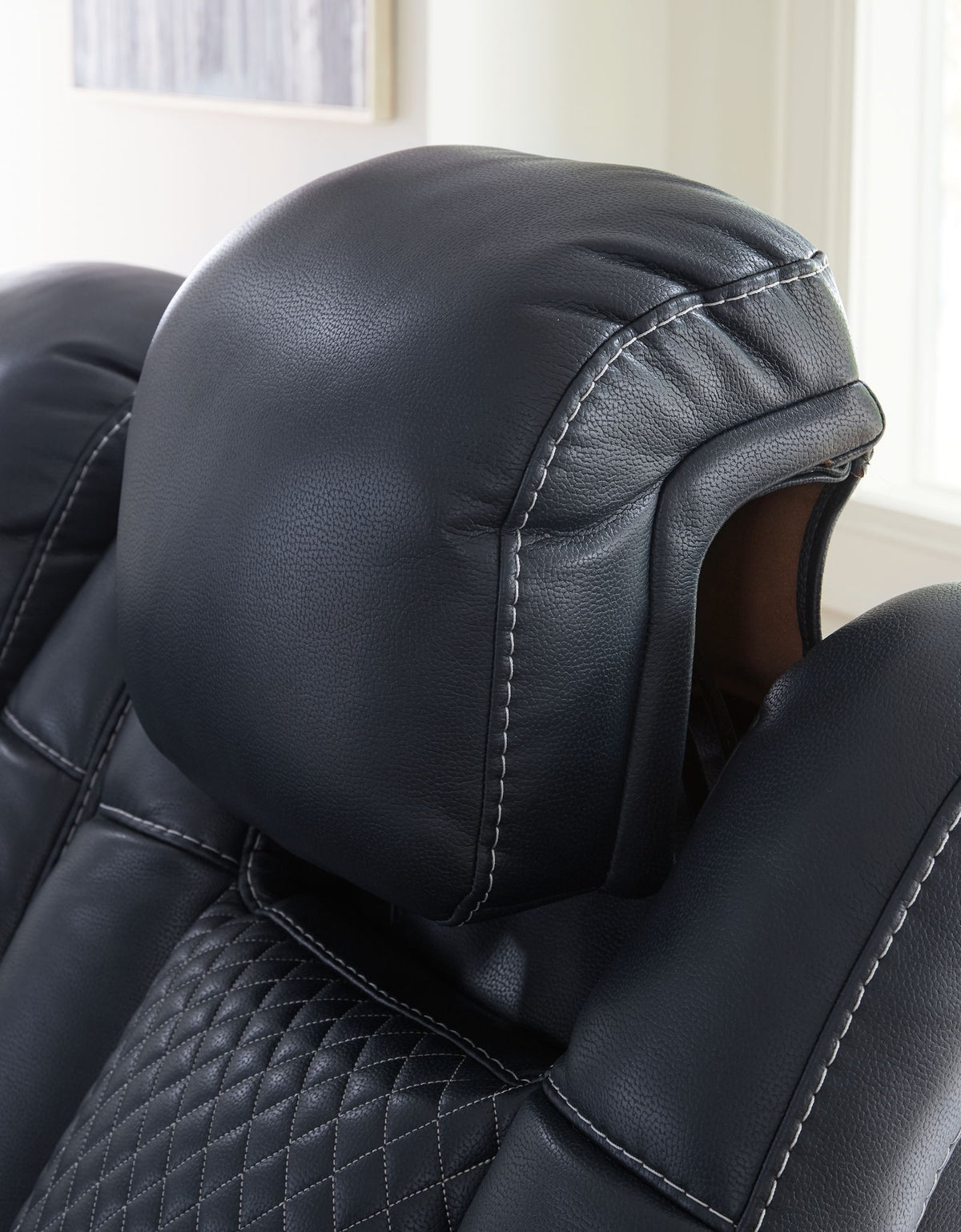 Fyne-dyme - Power Reclining Loveseat With Console/Adj Hdrst - R&R Furniture Gallery (Fountain Valley, CA)