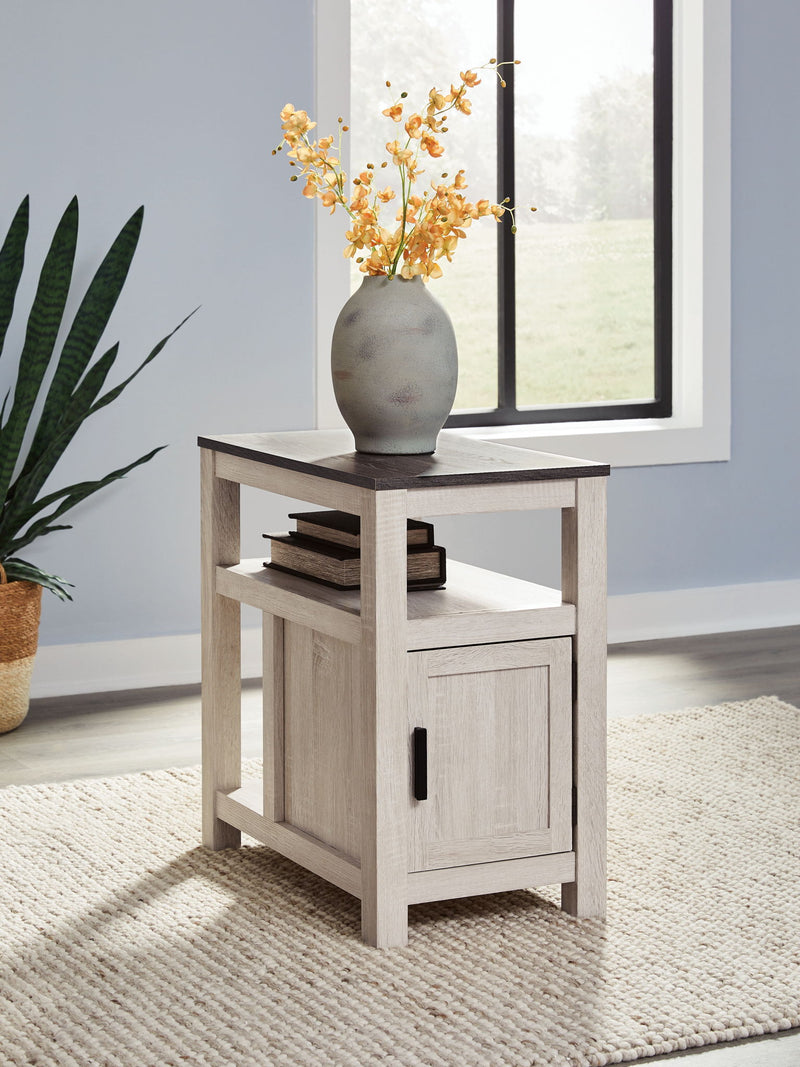 Fendenmore - Chair Side End Table - R&R Furniture Gallery (Fountain Valley, CA)