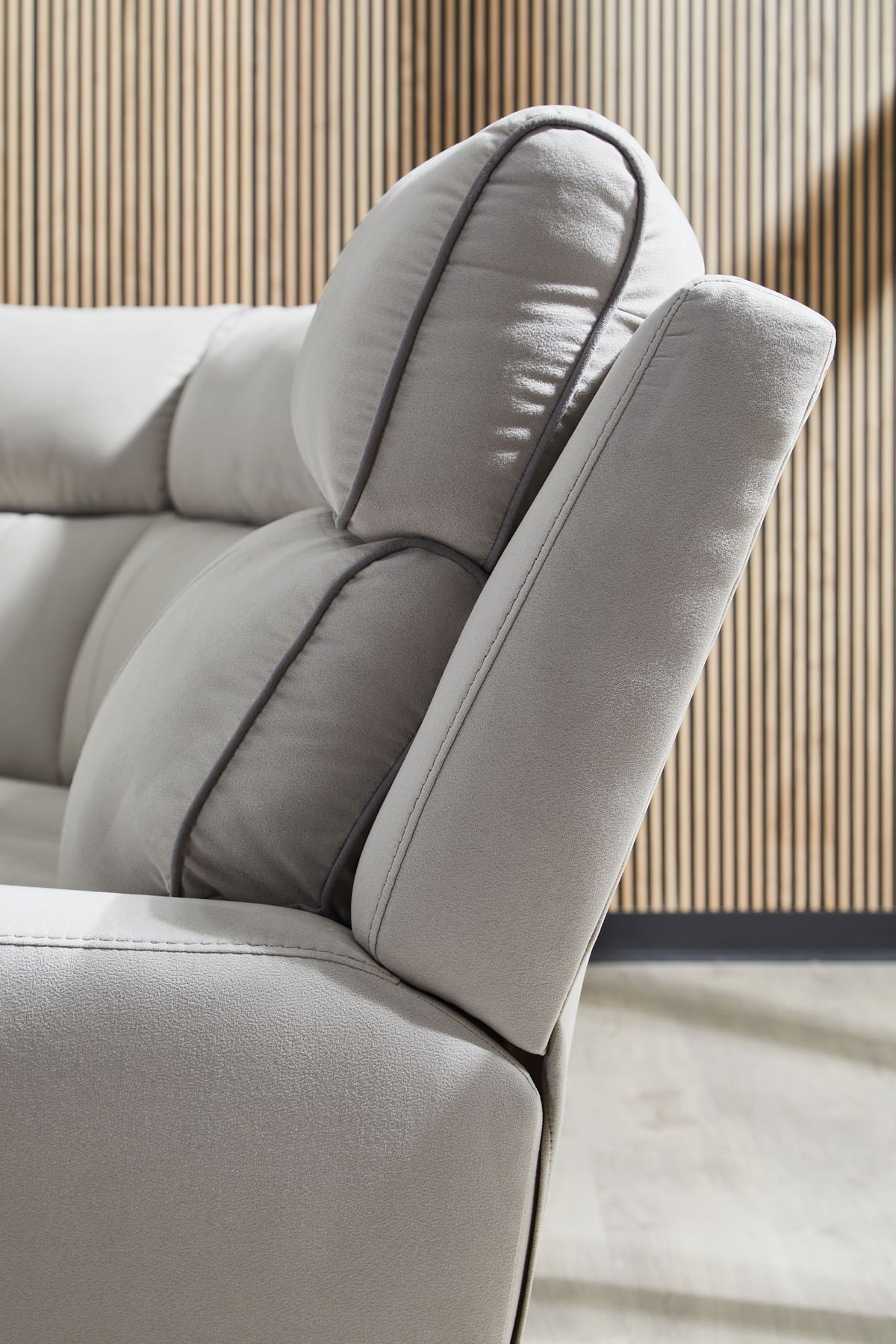 Social Pointe - Reclining Sectional - R&R Furniture Gallery (Fountain Valley, CA)