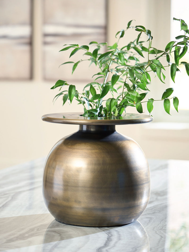 Fedorleigh - Vase - R&R Furniture Gallery (Fountain Valley, CA)
