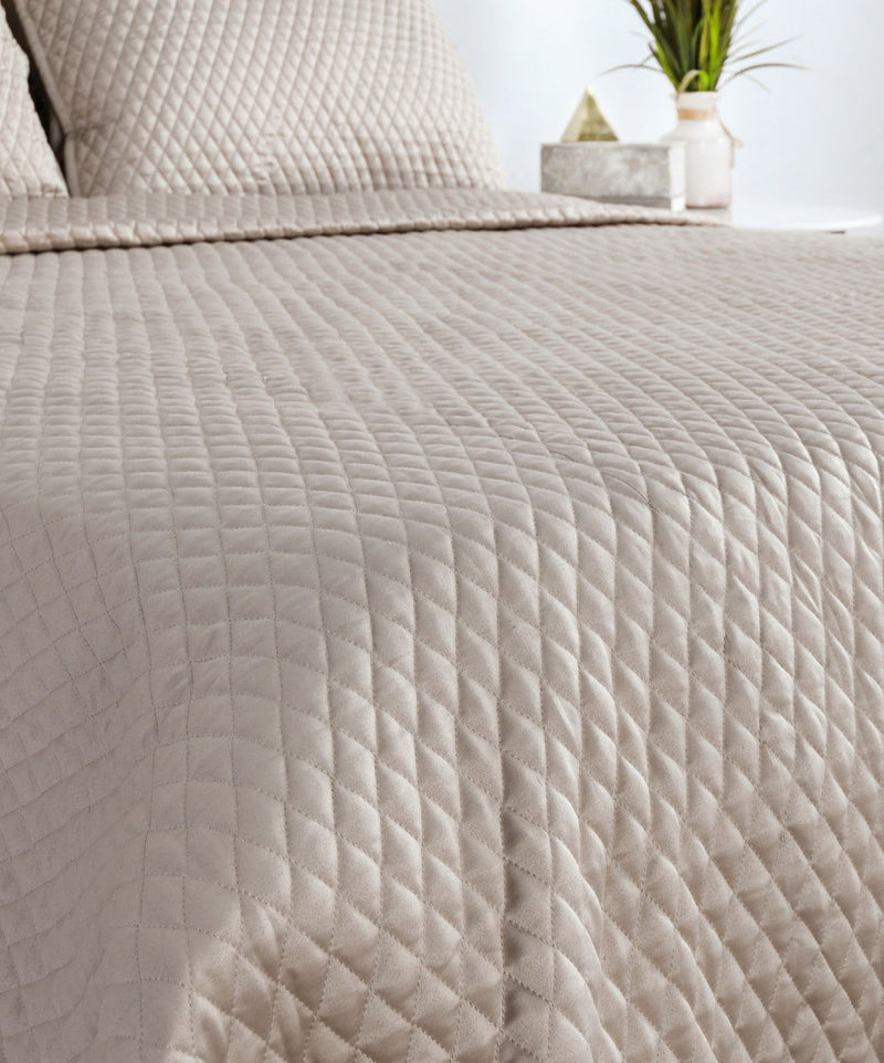 Diamond - Quilt Set - R&R Furniture Gallery (Fountain Valley, CA)