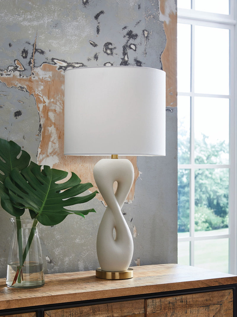 Judrich - Poly Table Lamp - White / Gold Finish - R&R Furniture Gallery (Fountain Valley, CA)