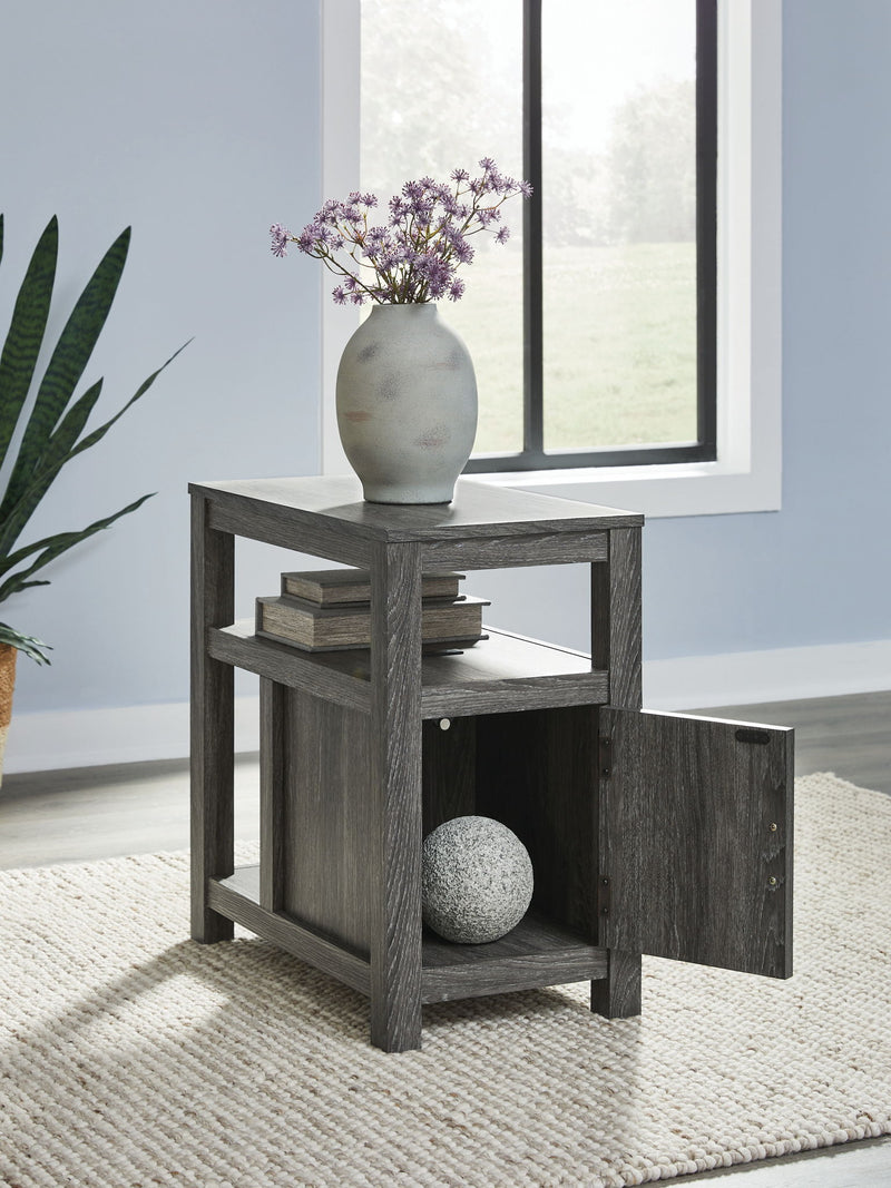 Fendenmore - Chair Side End Table - R&R Furniture Gallery (Fountain Valley, CA)