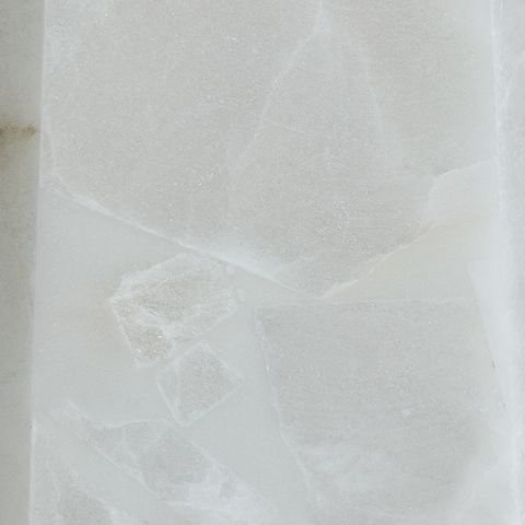 Laurellen - Alabaster Table Lamp - White - R&R Furniture Gallery (Fountain Valley, CA)