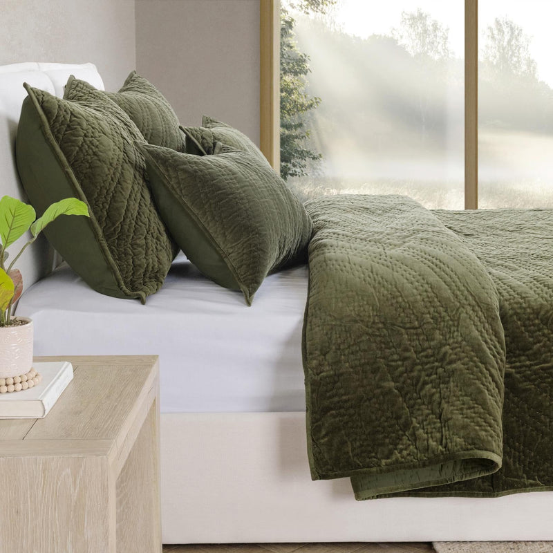 Elms - Velvet Quilt - R&R Furniture Gallery (Fountain Valley, CA)