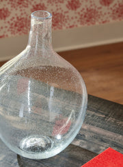 Kurthorne - Vase - R&R Furniture Gallery (Fountain Valley, CA)