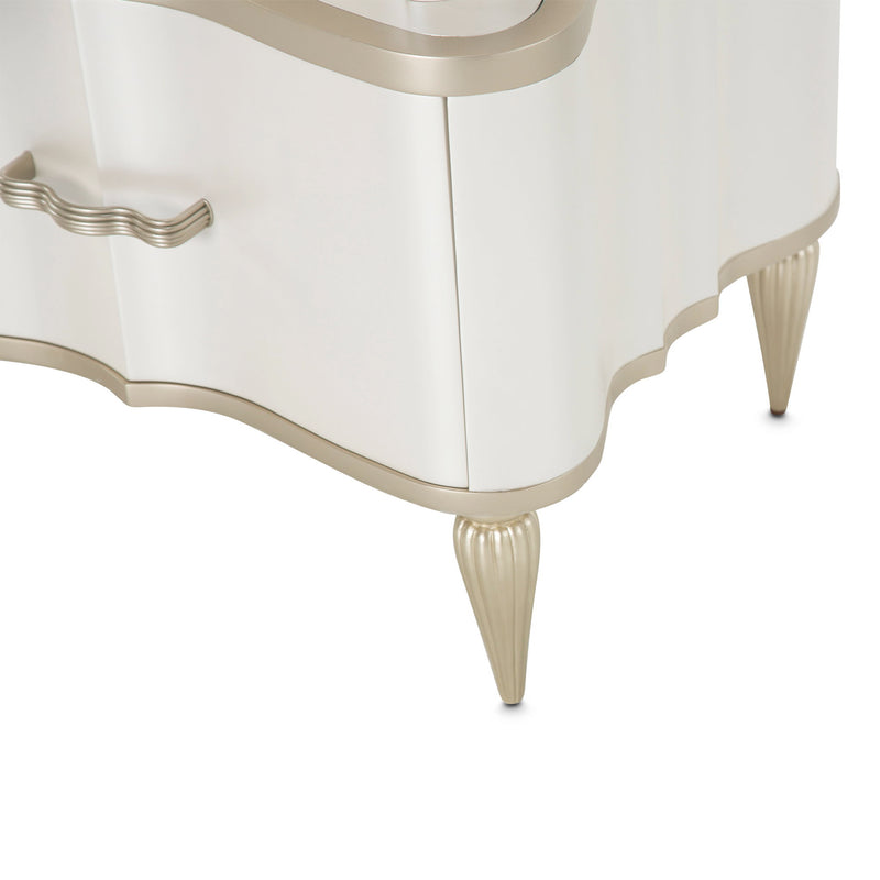 London Place - 6-Drawer Tiered Chest - Creamy Pearl - R&R Furniture Gallery (Fountain Valley, CA)