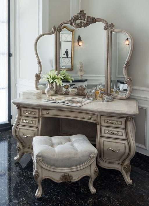 Platine de Royale - Vanity Bench - Champagne - R&R Furniture Gallery (Fountain Valley, CA)