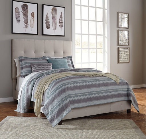 Culverbach - 5 Pc. - Dresser, Mirror, Queen Upholstered Bed, 2 Nightstands - Gray - R&R Furniture Gallery (Fountain Valley, CA)