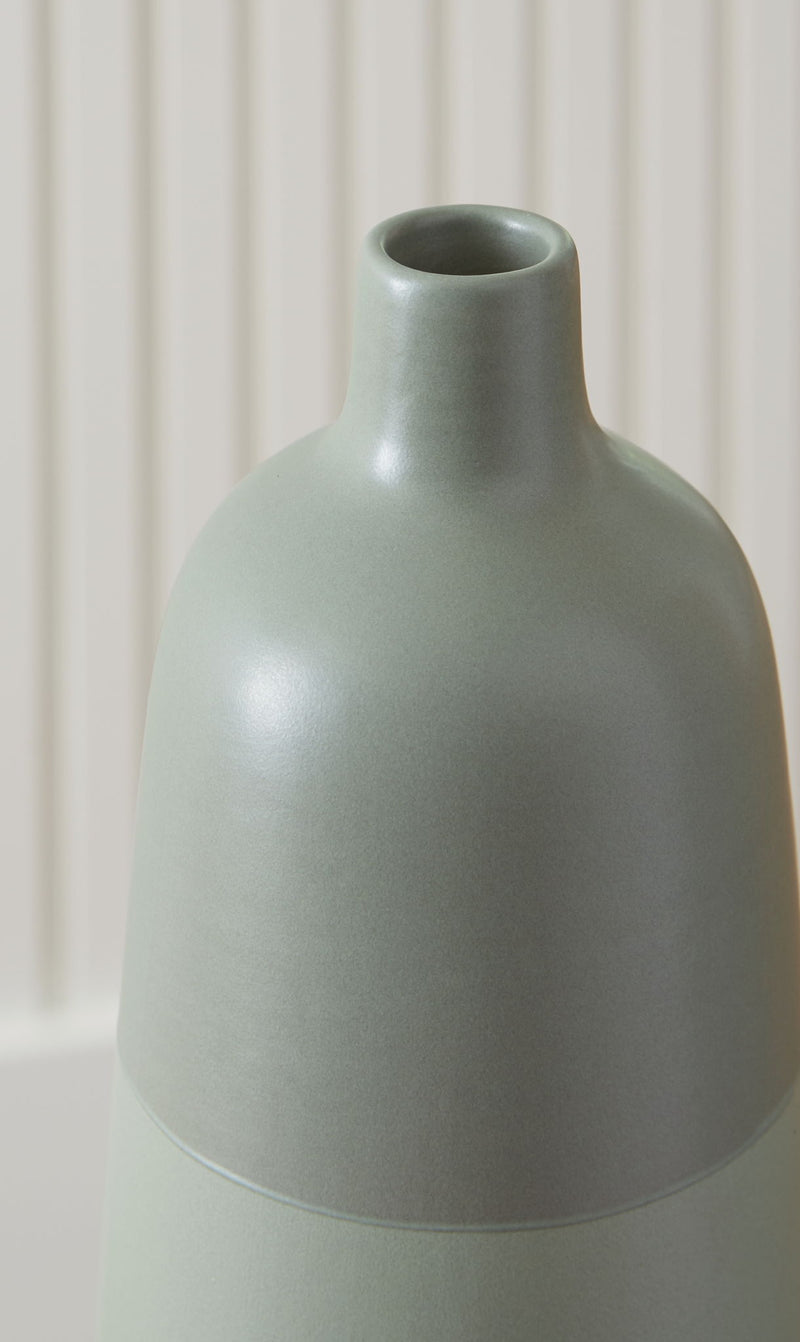 Peerland - Vase - R&R Furniture Gallery (Fountain Valley, CA)