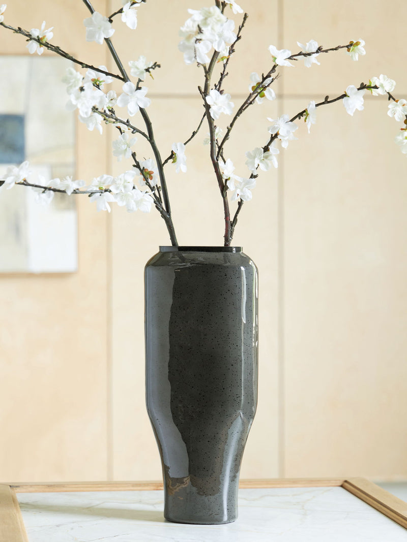 Kierlain - Vase - R&R Furniture Gallery (Fountain Valley, CA)