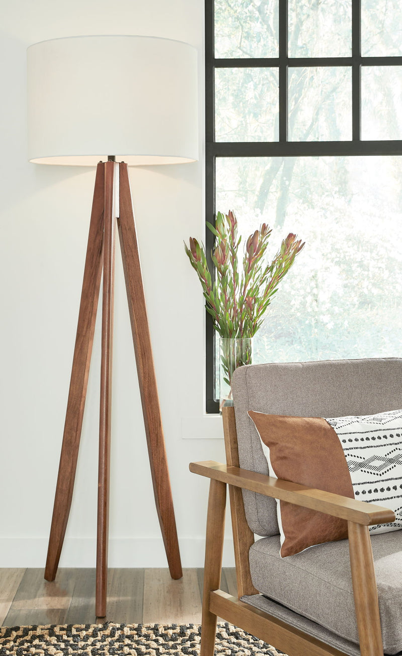 Dallson - Floor Lamp - R&R Furniture Gallery (Fountain Valley, CA)