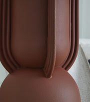 Rowandale - Metal Table Lamp - Brick Red - R&R Furniture Gallery (Fountain Valley, CA)