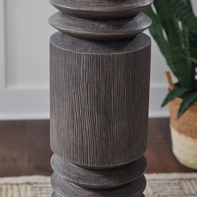 Fainwell - Poly Floor Lamp - Distressed Black - R&R Furniture Gallery (Fountain Valley, CA)