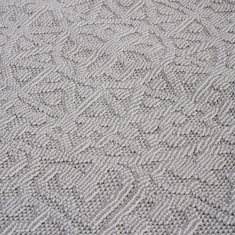 Guros - 6' X 9' Medallion Indoor / Outdoor Area Rug - White