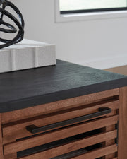 Kallari - Chair Side End Table - Warm Brown / Black - R&R Furniture Gallery (Fountain Valley, CA)