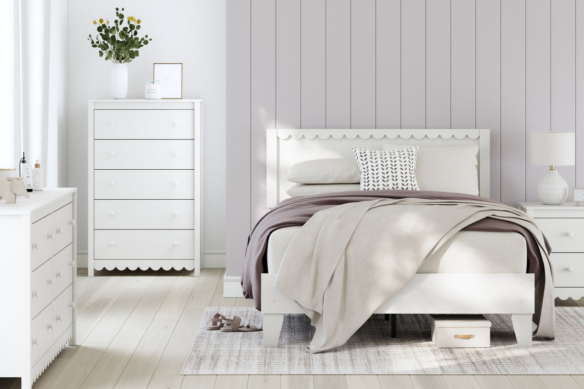 Hallityn - Five Drawer Chest - White - R&R Furniture Gallery (Fountain Valley, CA)