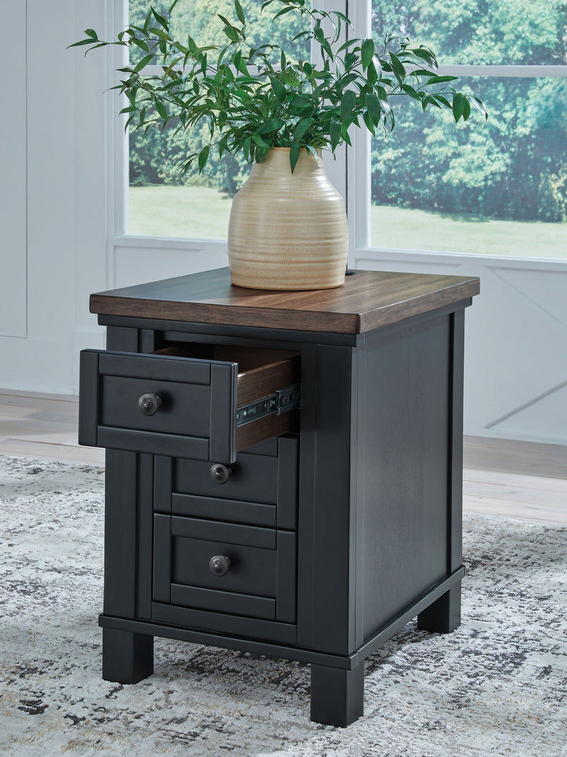 Wildenauer - Chair Side End Table - Brown / Black - R&R Furniture Gallery (Fountain Valley, CA)